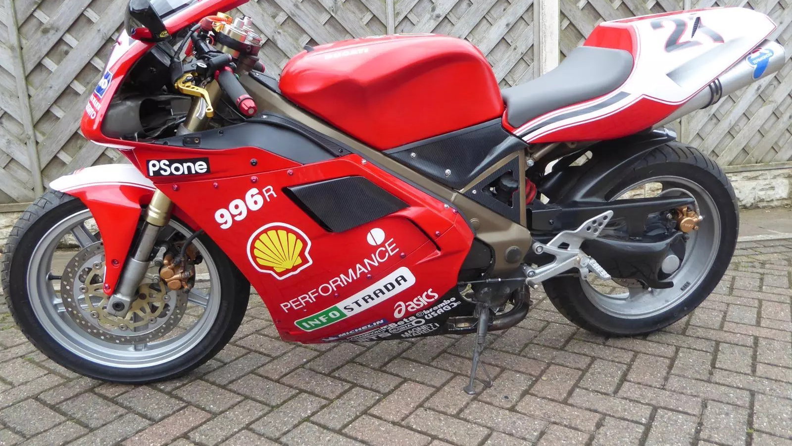 Ducati 996 replica - side